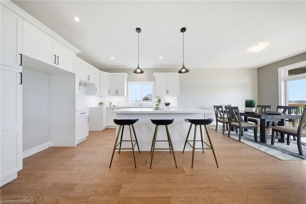 251 Lafayette Street E