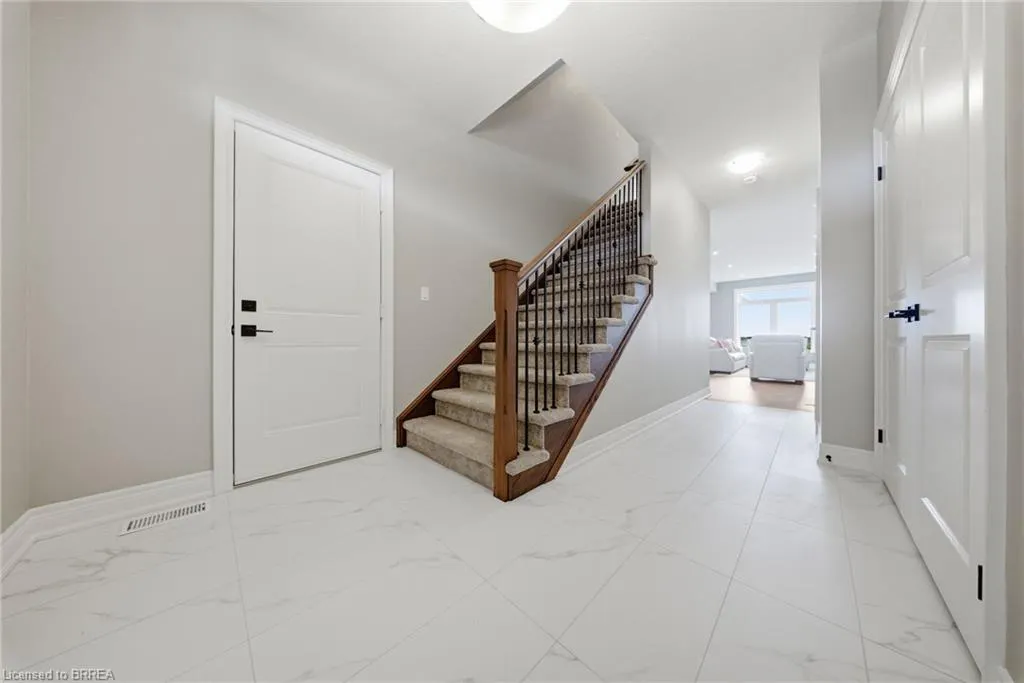 251 Lafayette Street E