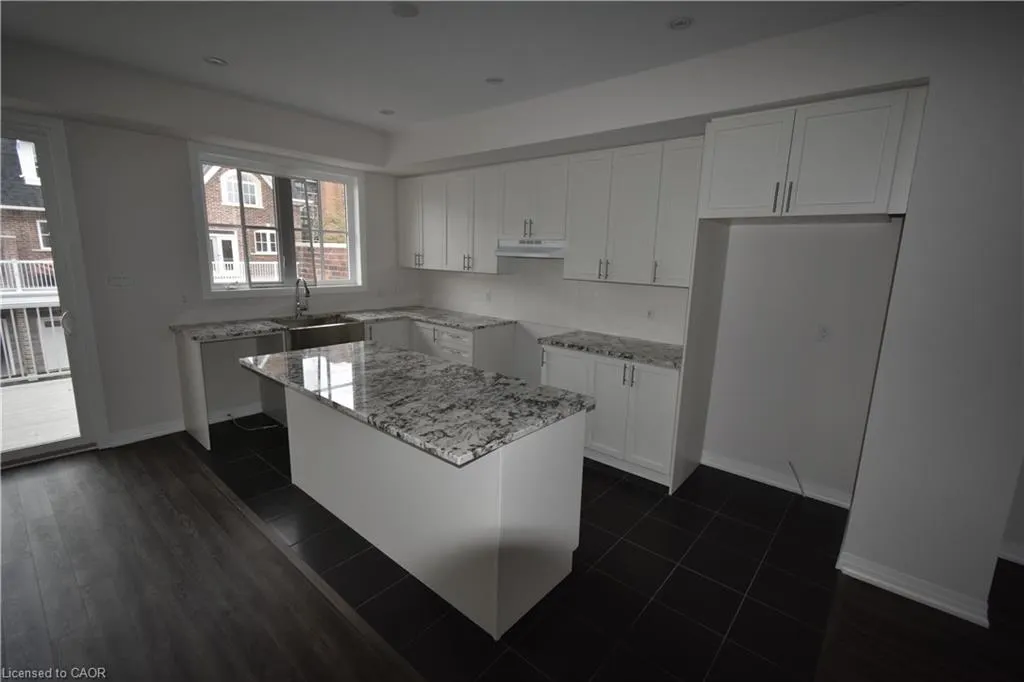2362 New Street #4