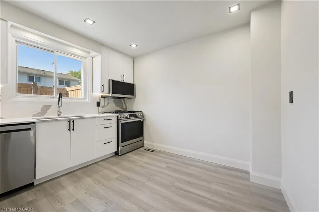 5475 Lakeshore Road #107