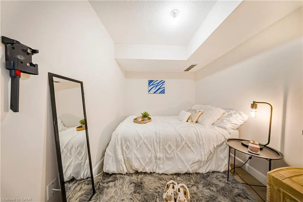 391 Pioneer Drive #3