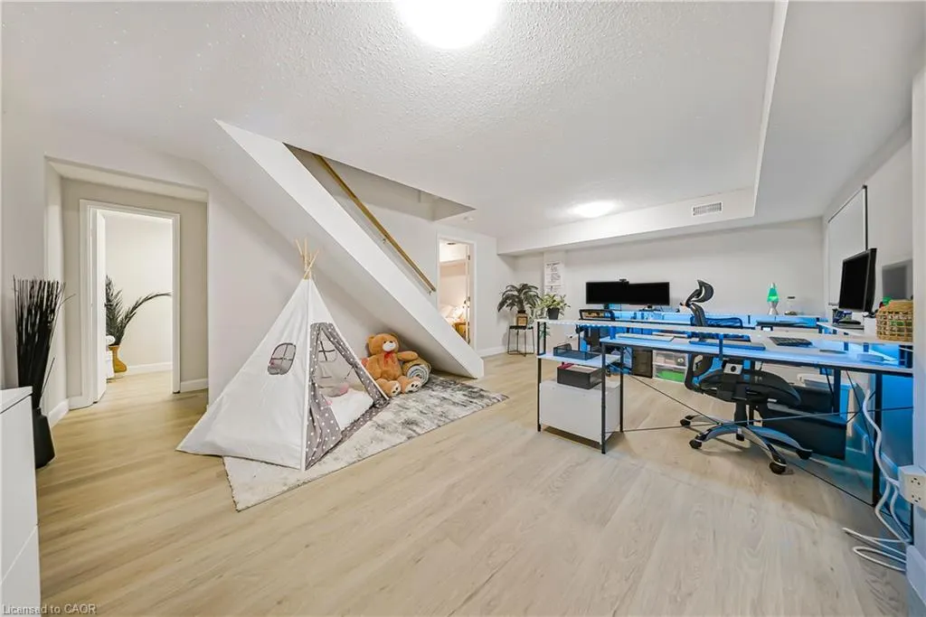 391 Pioneer Drive #3