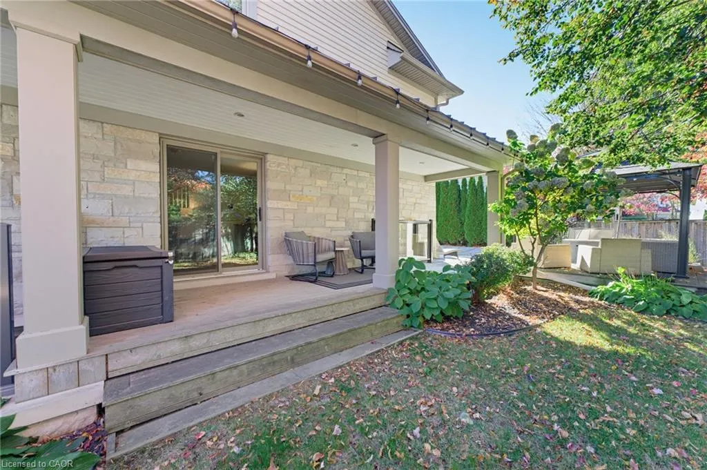 212 Stadacona Avenue