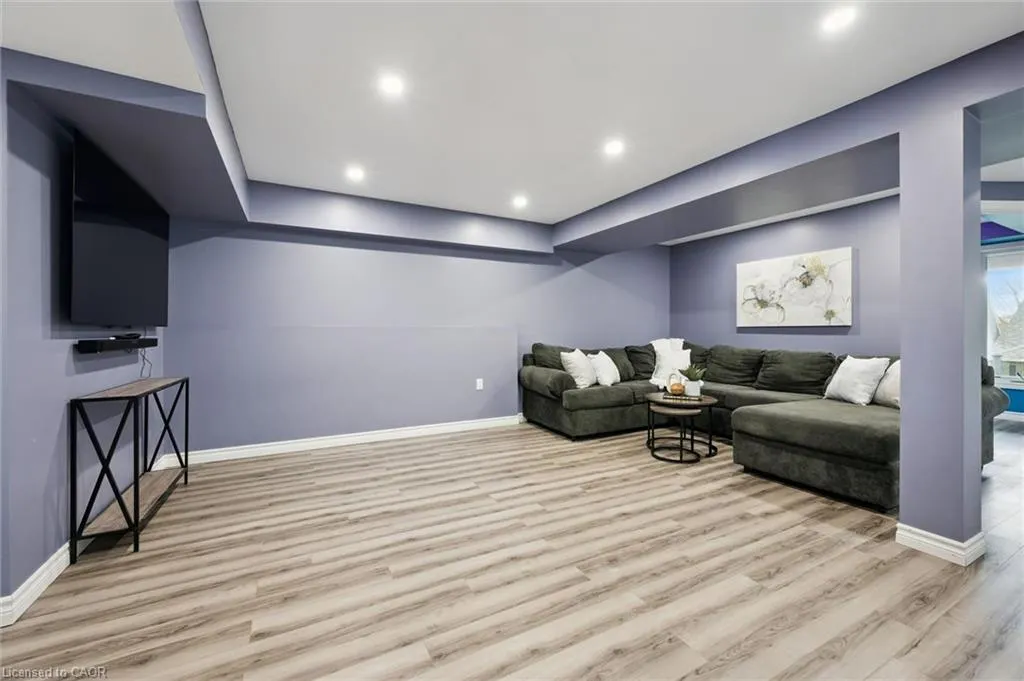 36 Oakes Crescent