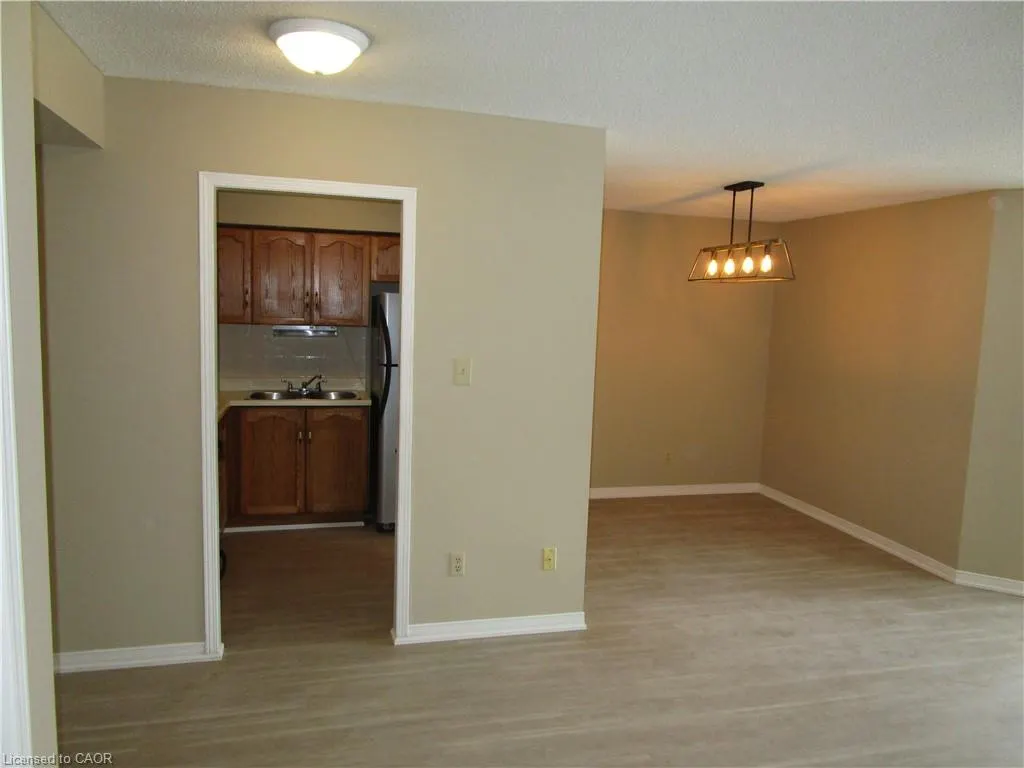 180 Limeridge Road W #401