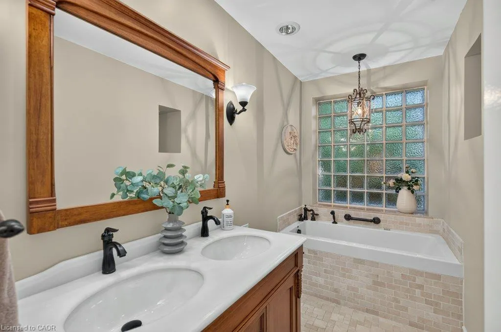 600 Holly Hill Crescent