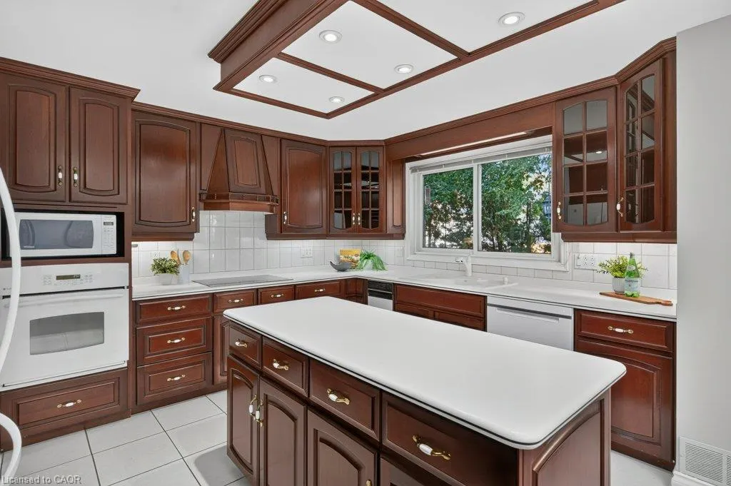 600 Holly Hill Crescent