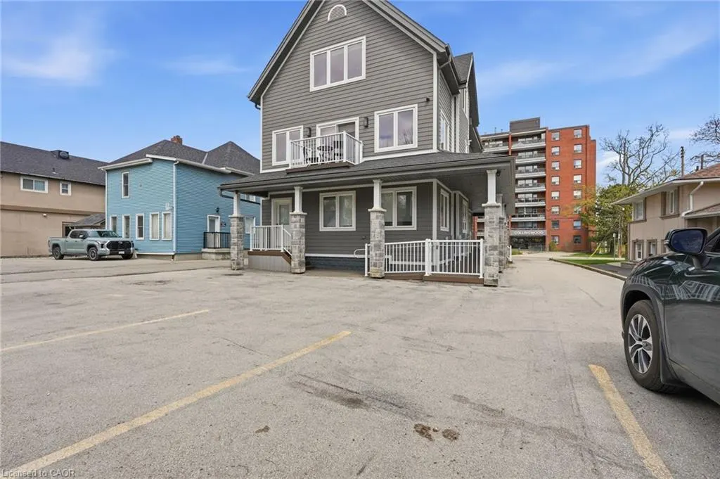 19 King Street W #1