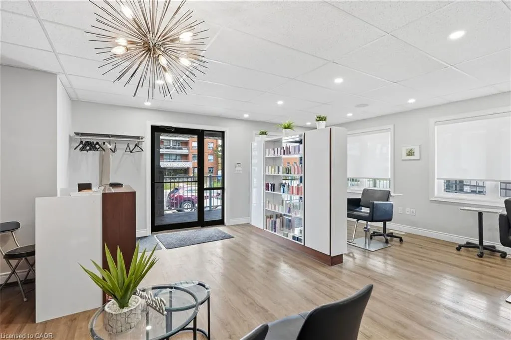 19 King Street W #1