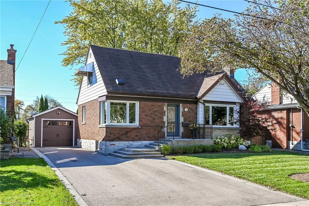 10 Mulock Avenue