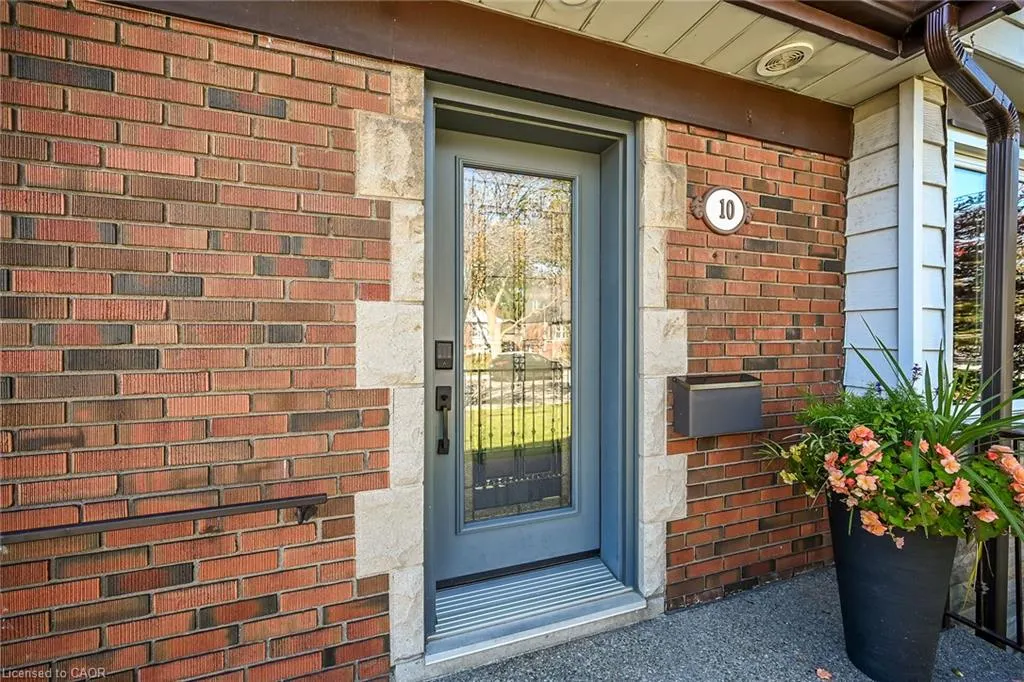 10 Mulock Avenue