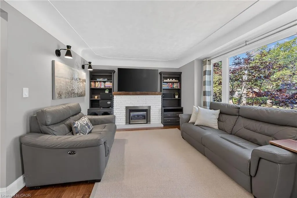 10 Mulock Avenue