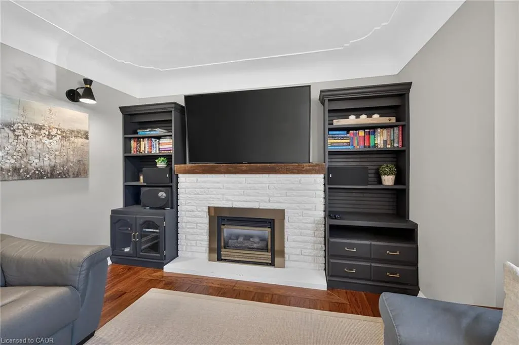 10 Mulock Avenue
