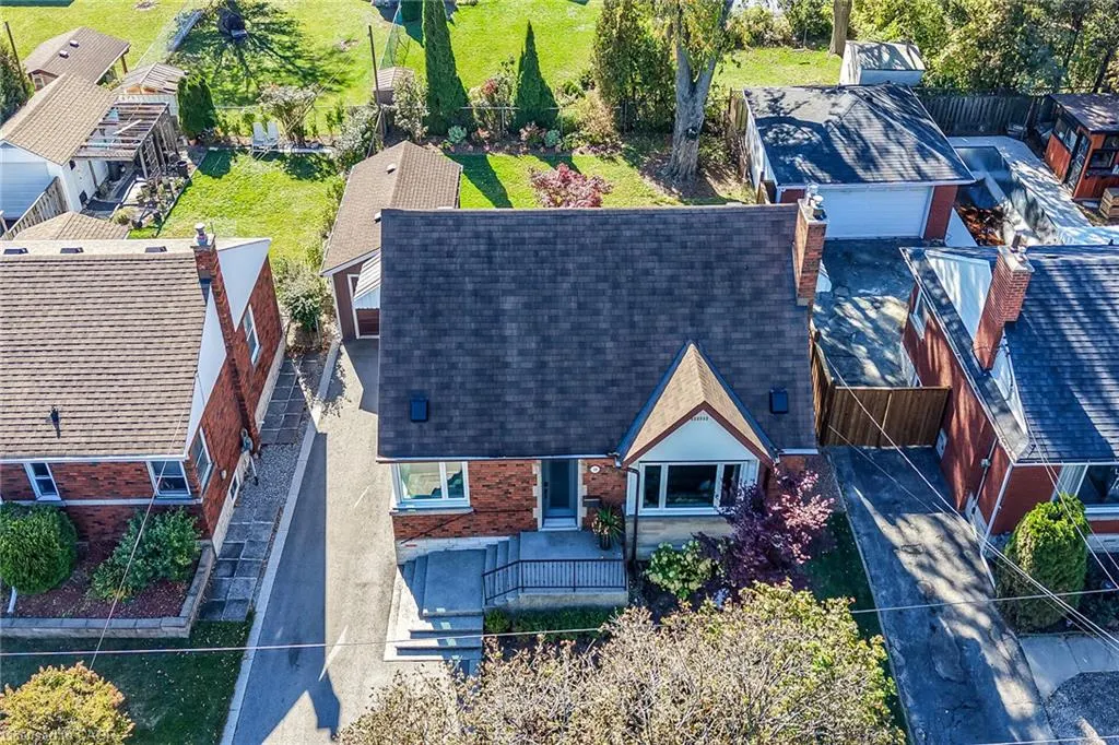 10 Mulock Avenue