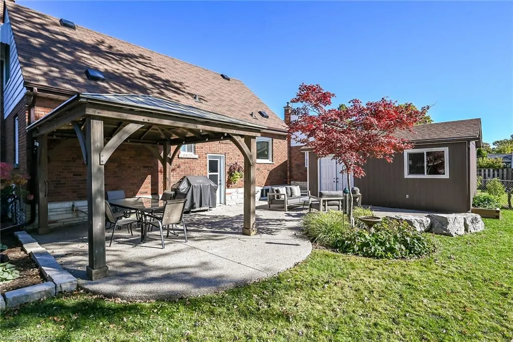 10 Mulock Avenue