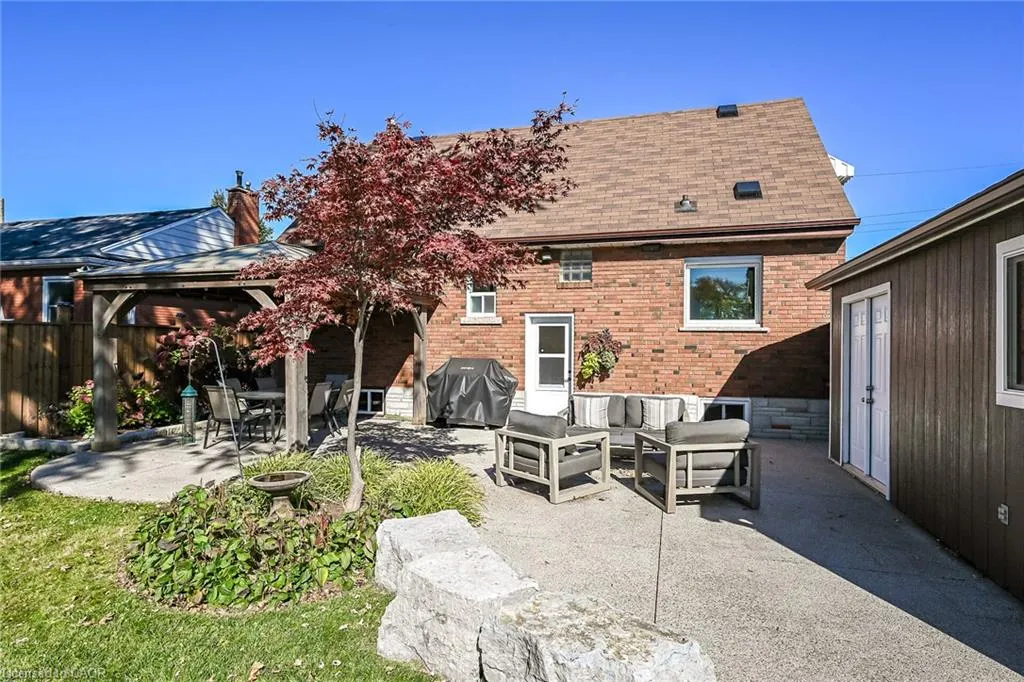 10 Mulock Avenue