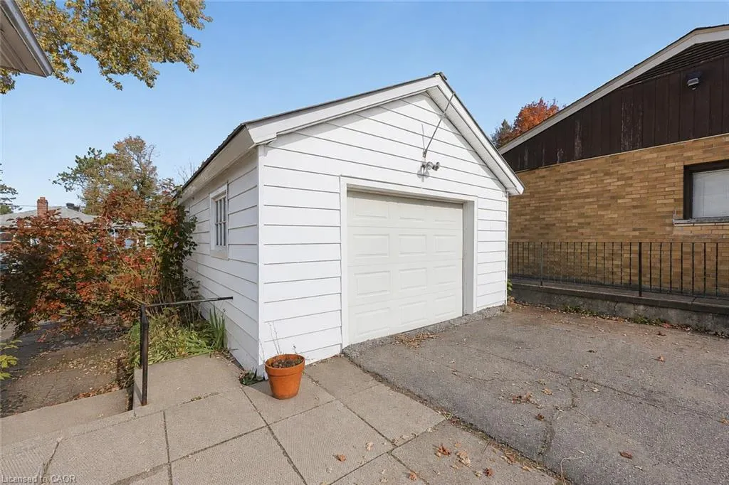 190 Winewood Avenue