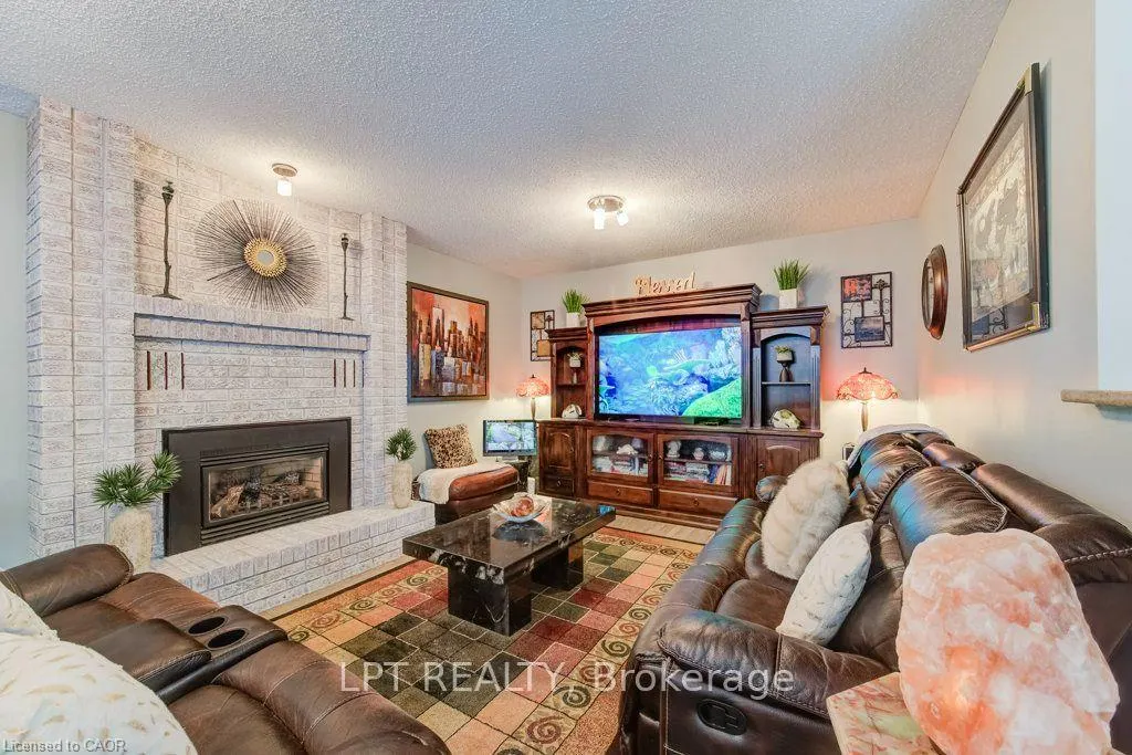 28 BRIDLEWOOD Bridlewood Drive