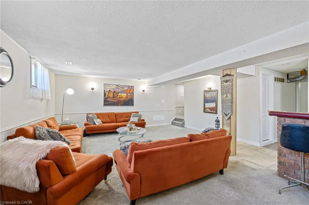 490 Queen Victoria Drive