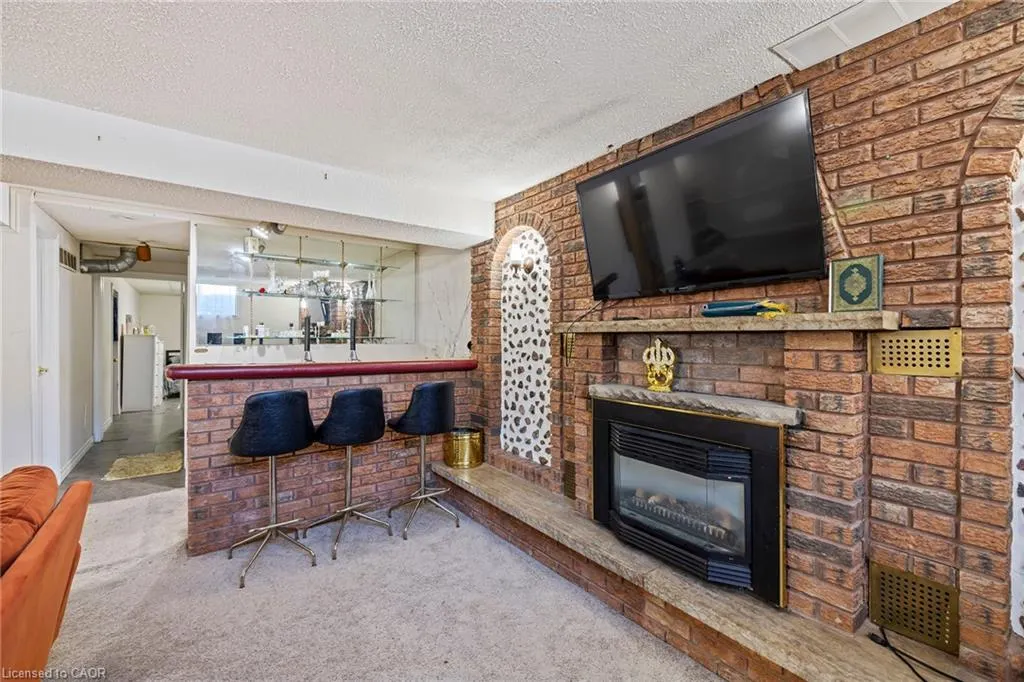 490 Queen Victoria Drive