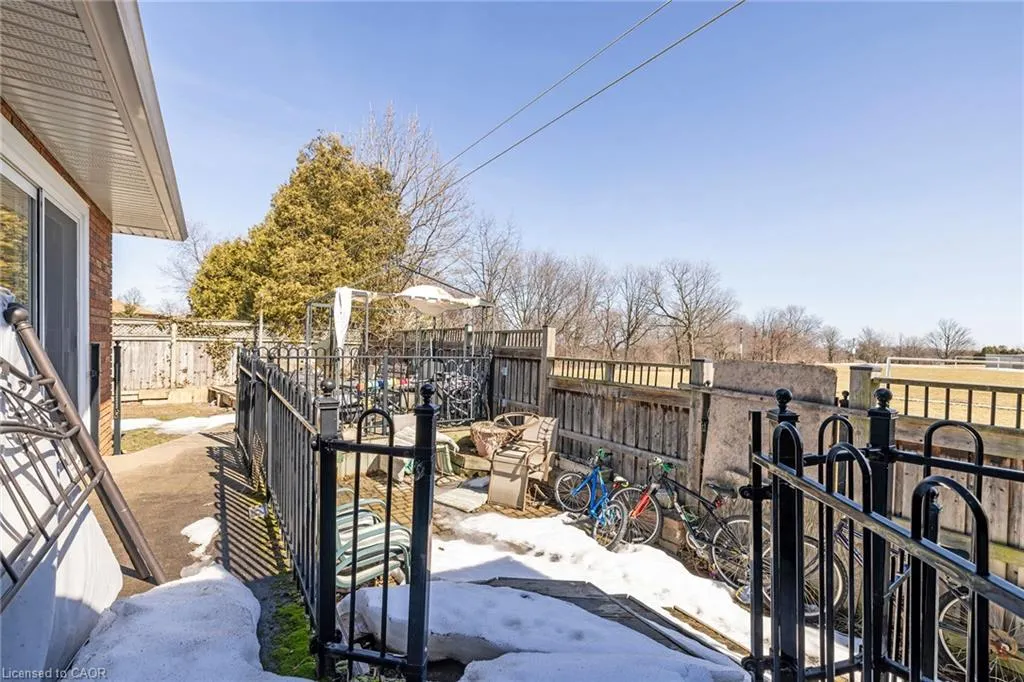 490 Queen Victoria Drive