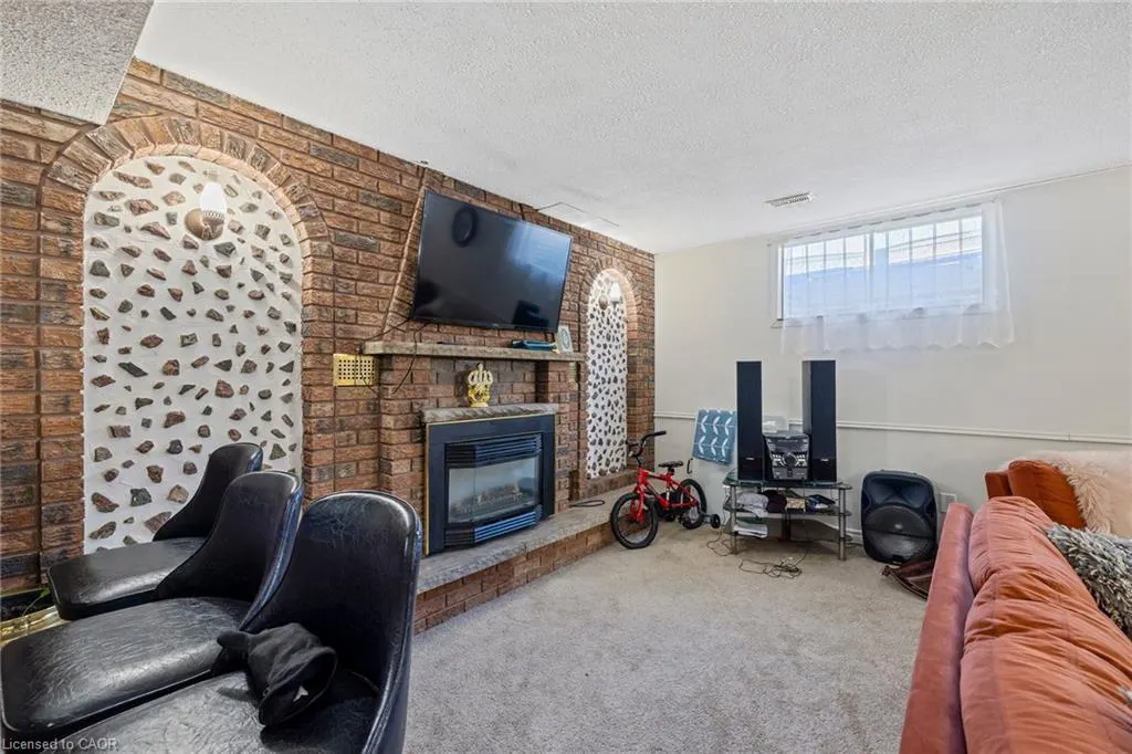 490 Queen Victoria Drive