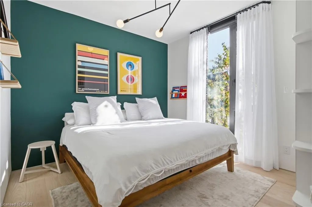 32 Ahrens Street W