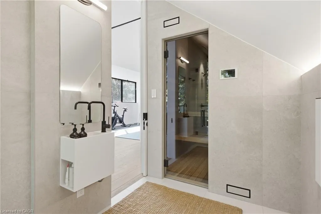 32 Ahrens Street W