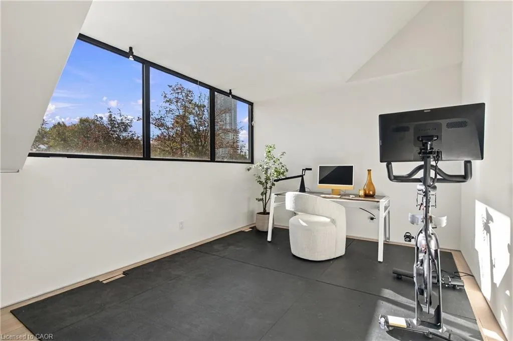 32 Ahrens Street W