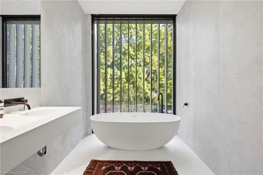 32 Ahrens Street W