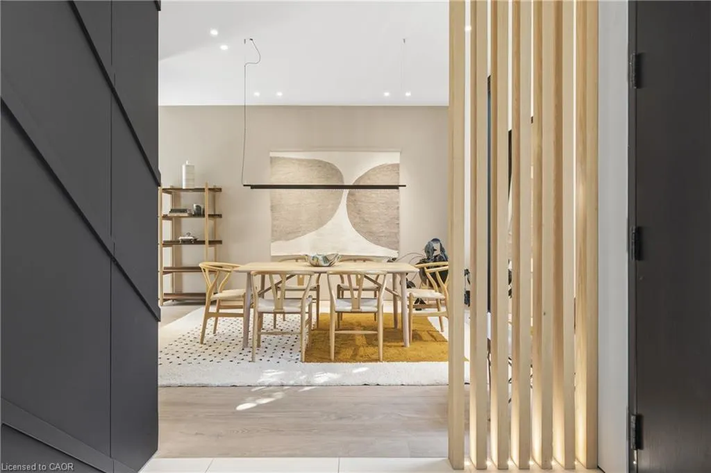 32 Ahrens Street W