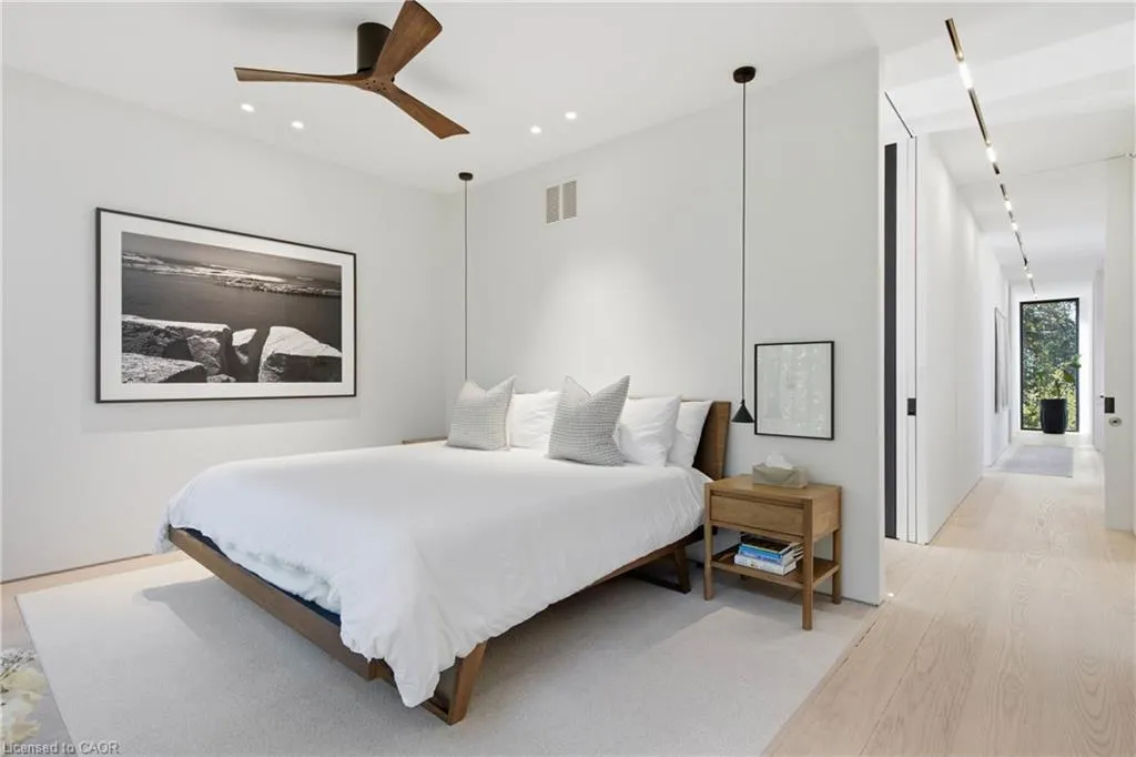32 Ahrens Street W