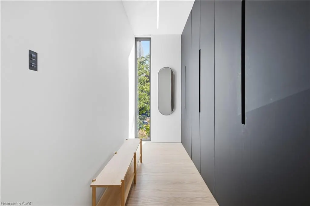 32 Ahrens Street W