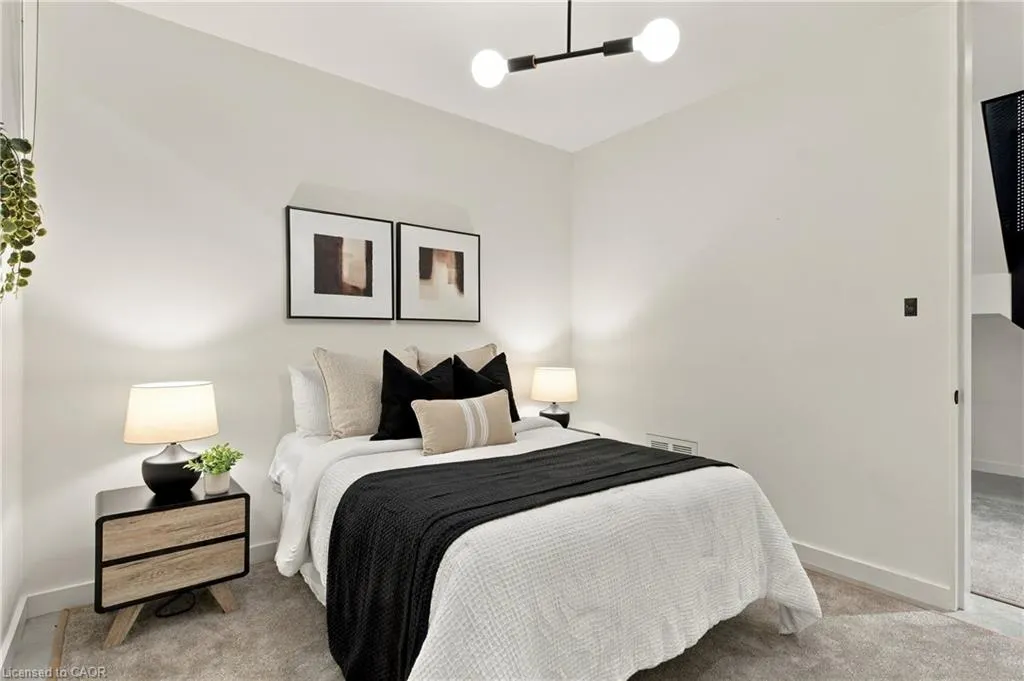 32 Ahrens Street W