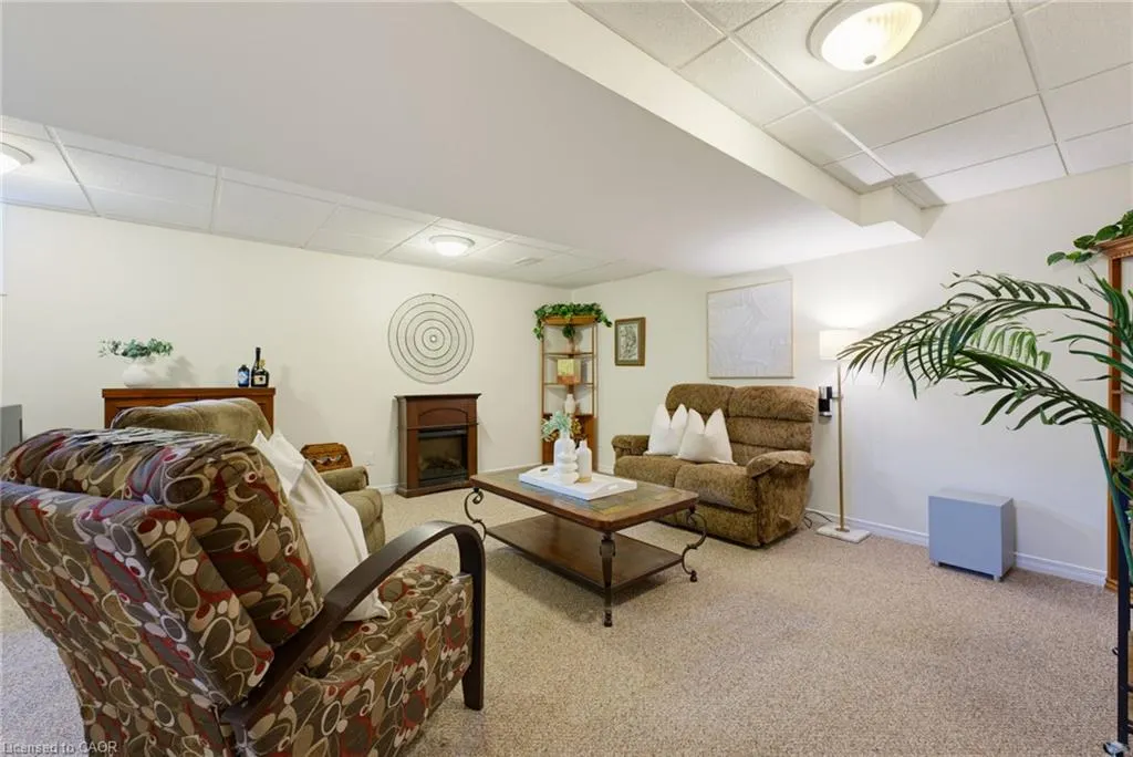 934 Zeller Crescent