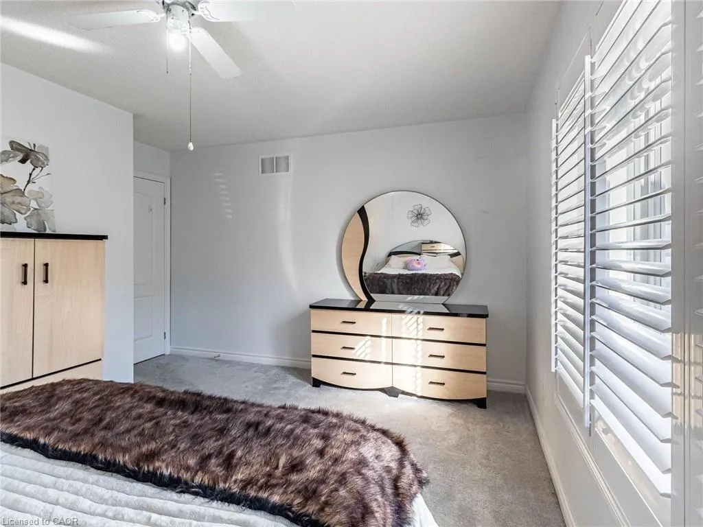 350 Lakebreeze Drive #8