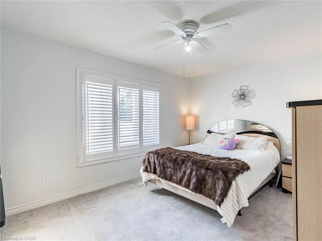 350 Lakebreeze Drive #8
