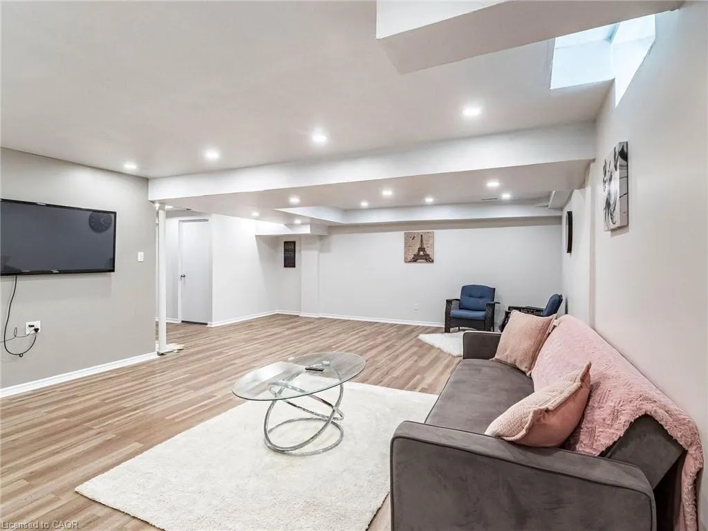 350 Lakebreeze Drive #8