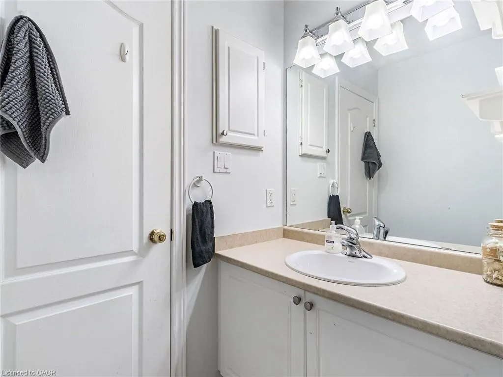 350 Lakebreeze Drive #8