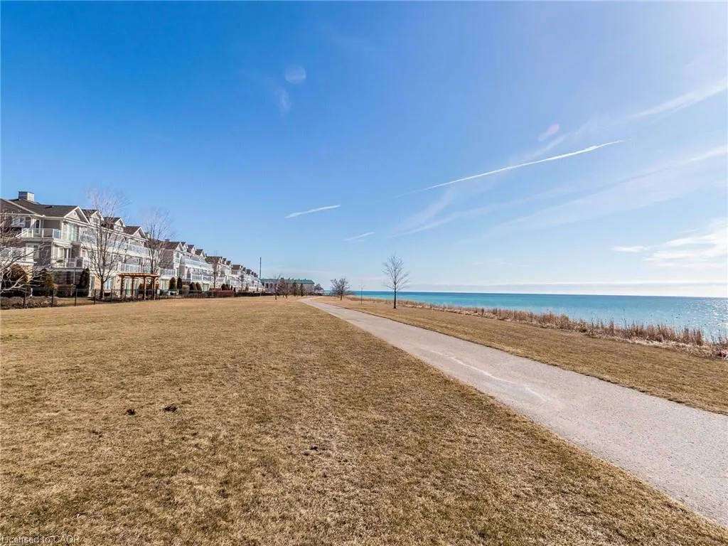 350 Lakebreeze Drive #8
