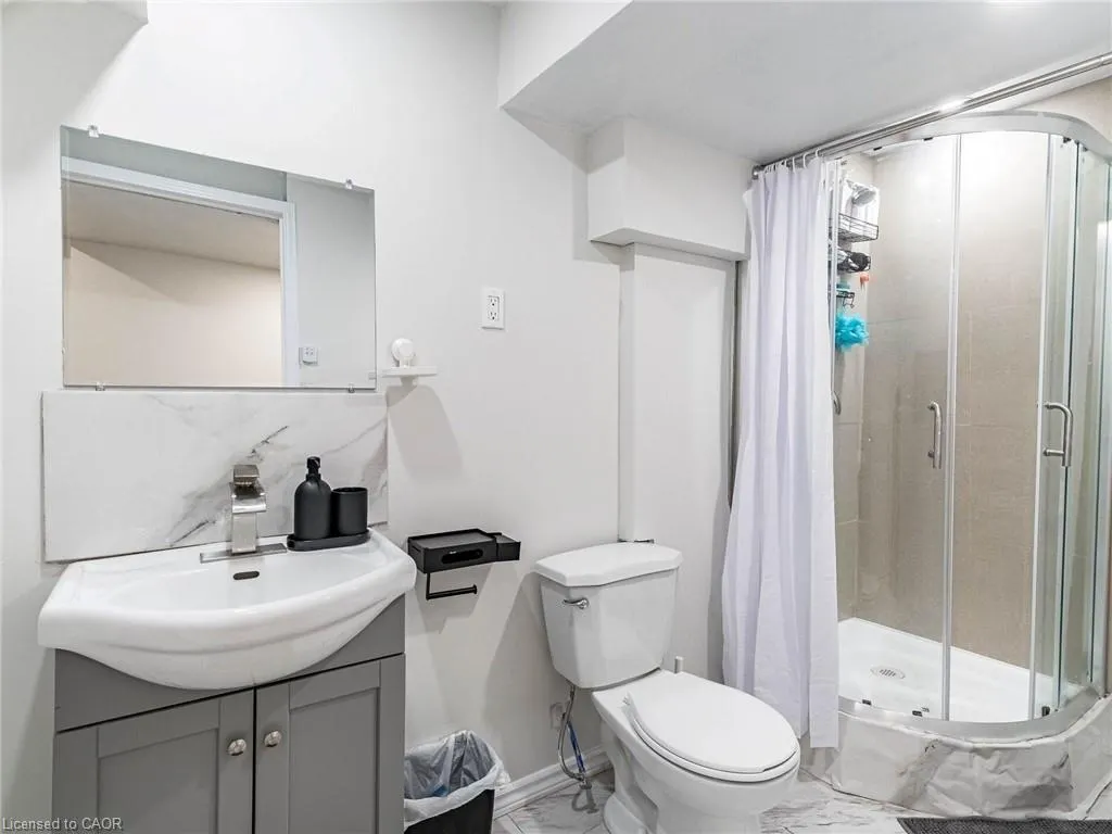 350 Lakebreeze Drive #8