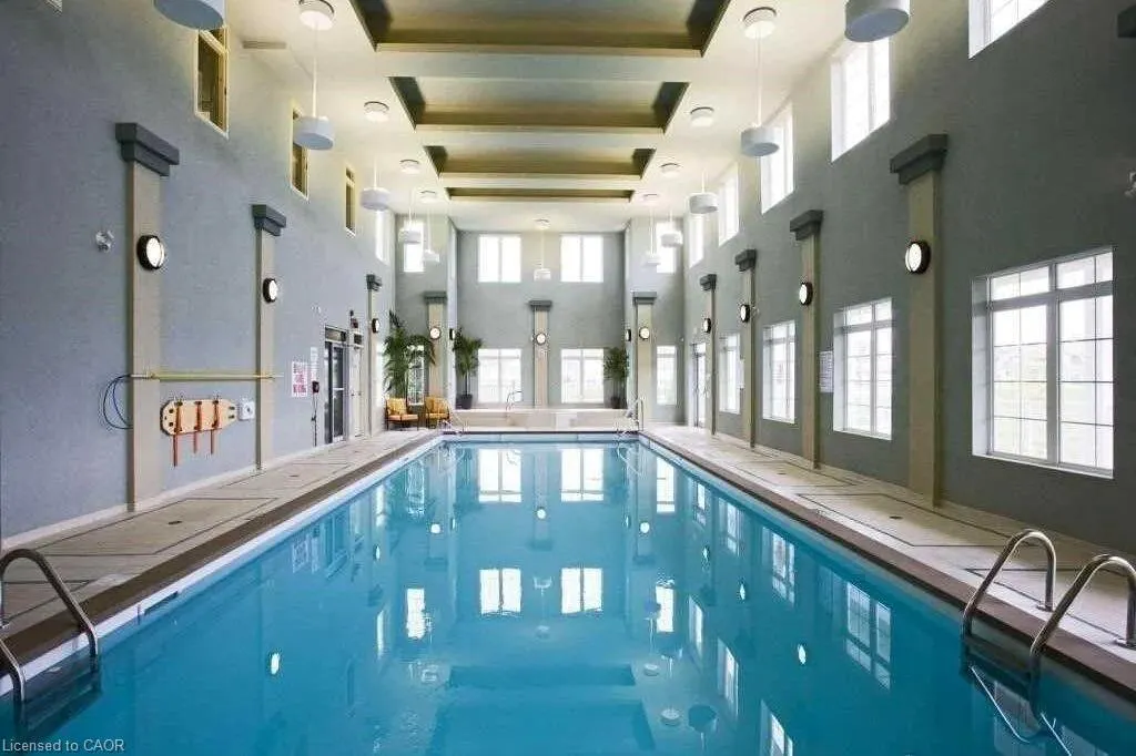 350 Lakebreeze Drive #8