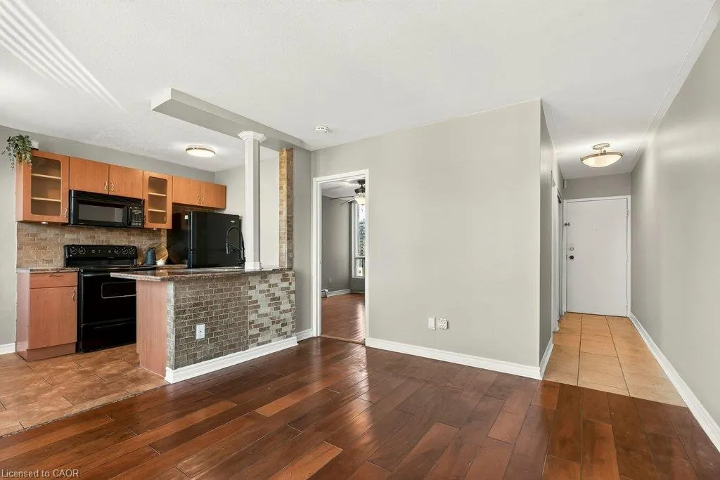 141 Catharine Street S #1003