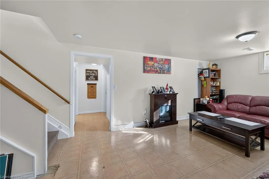 411 Queen Victoria Drive