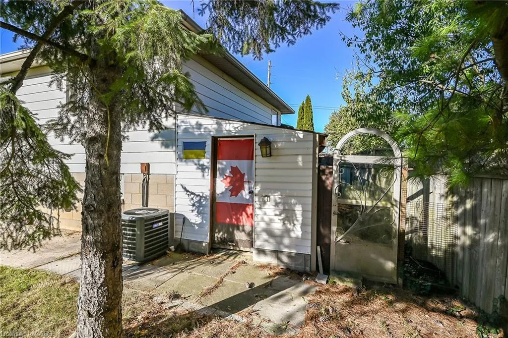 411 Queen Victoria Drive