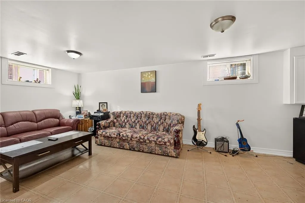 411 Queen Victoria Drive