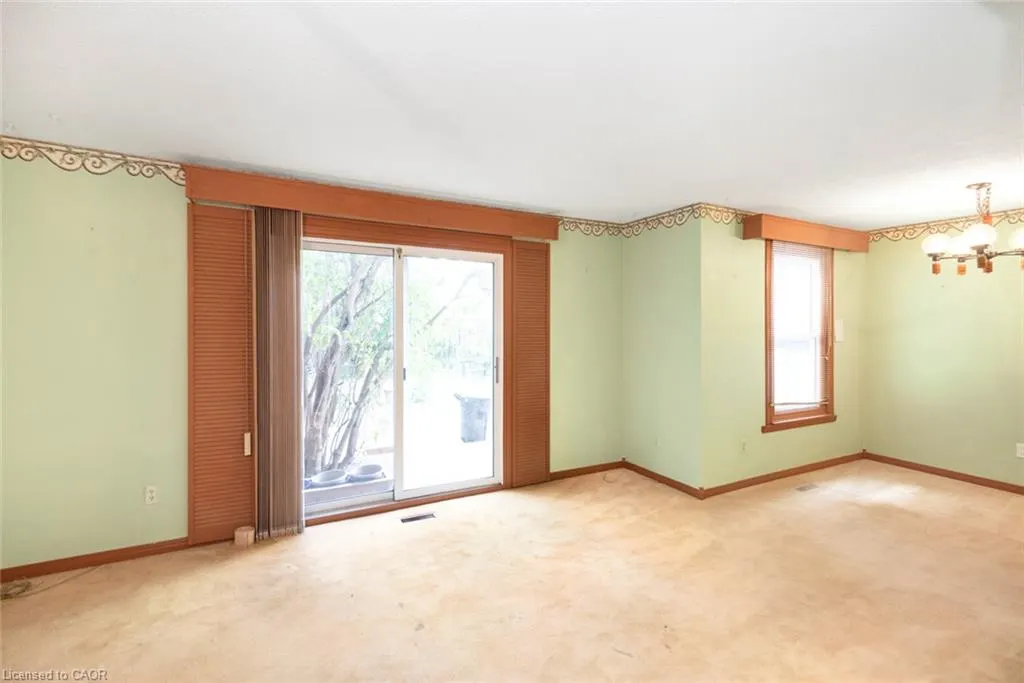 160 Birchcliffe Crescent