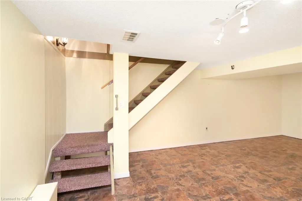 160 Birchcliffe Crescent
