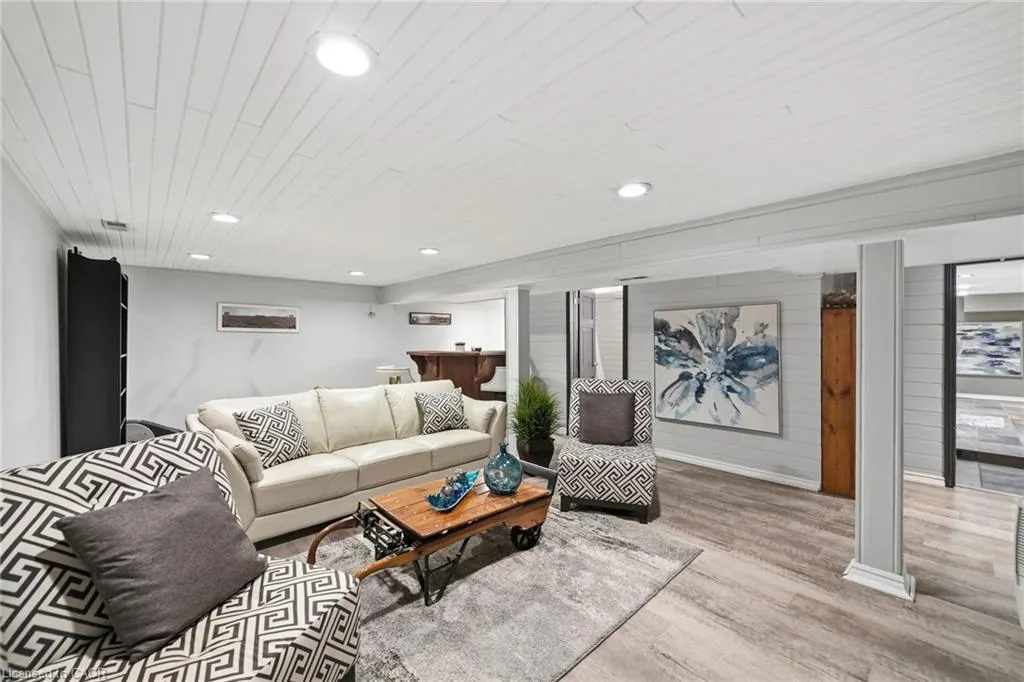 2101 Edinburgh Drive