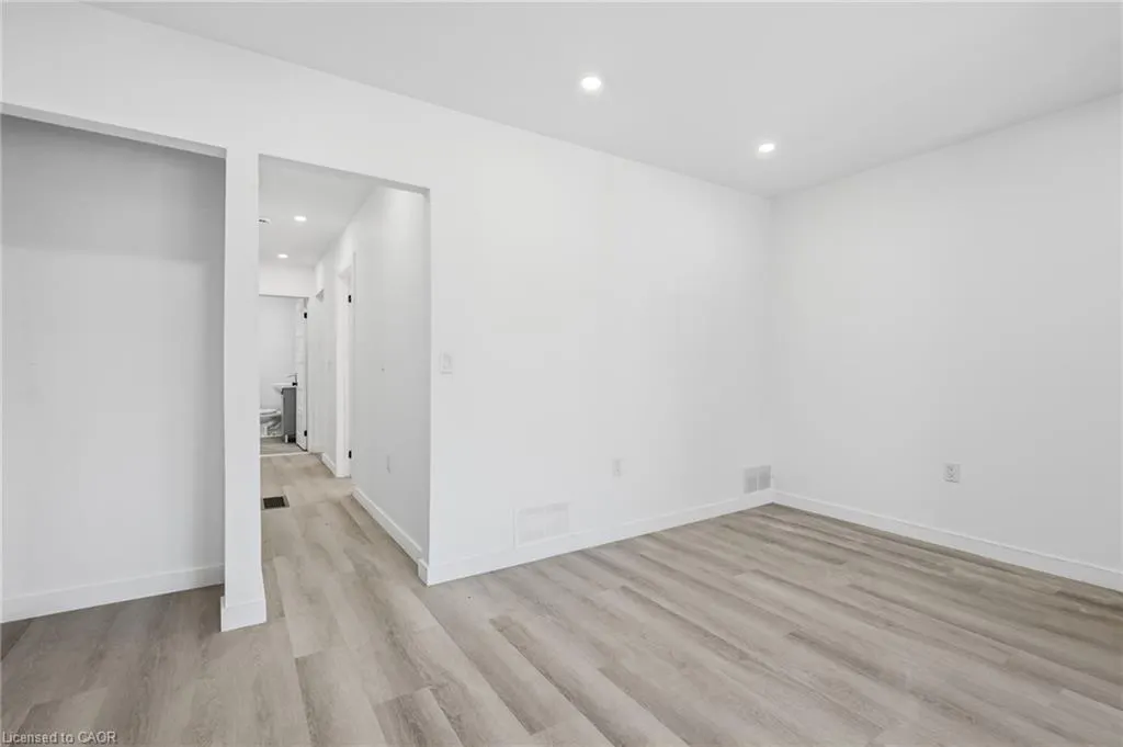 26 Sherman Avenue N